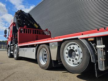 CF 460 8x2/6 / FASSI 82 t/m CRANE / KRAN - 18.3 mtr